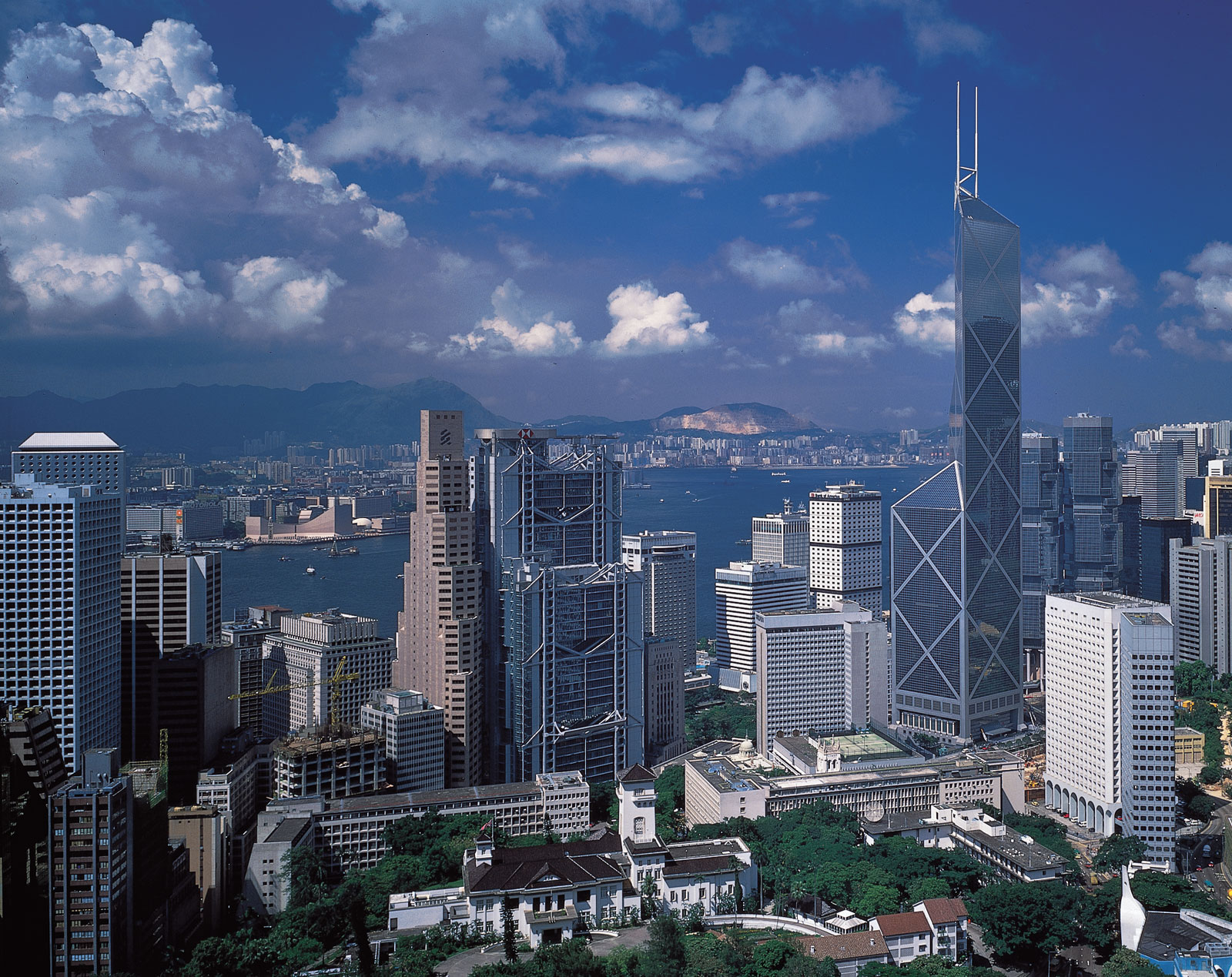 香港国际金融中心一一中环首席摩天大楼（楼高415．8米，90层|香港国际金融中心|中环|摩天大楼_新浪新闻