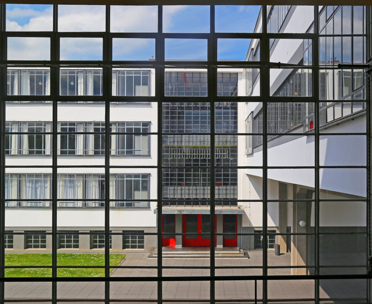 德国德绍包豪斯校舍（The Bauhaus building in Dessau）- 沃尔特·格罗皮乌斯（ Walter Gropius ...
